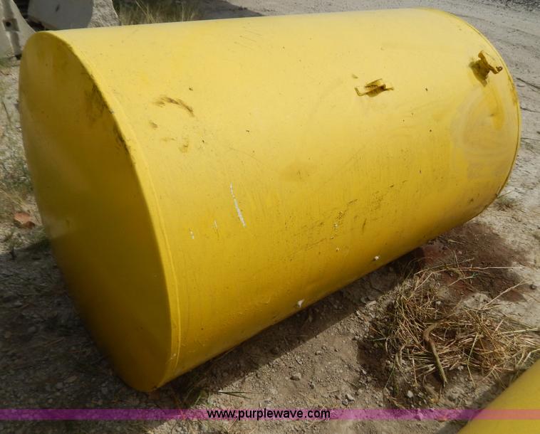 image for item B5833 Approximately 550 gallon fuel tank