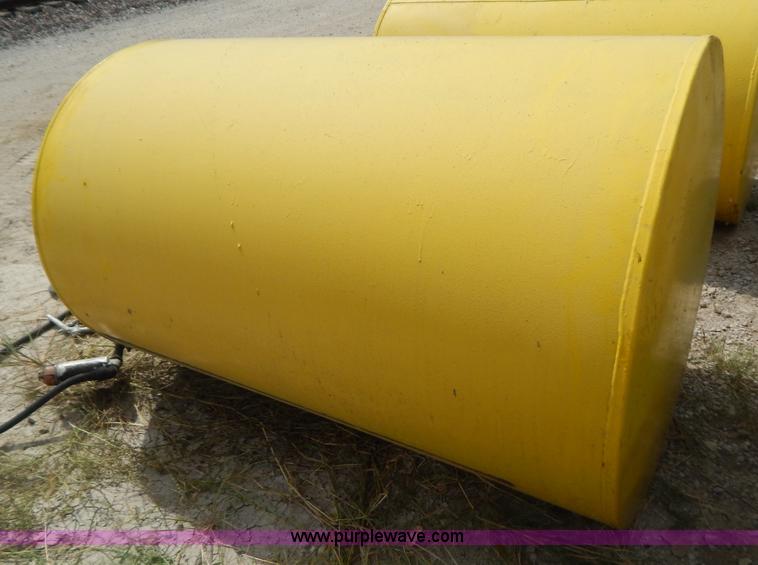image for item B5833 Approximately 550 gallon fuel tank