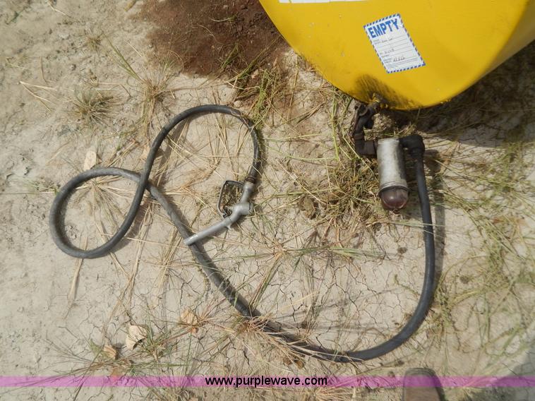 image for item B5833 Approximately 550 gallon fuel tank