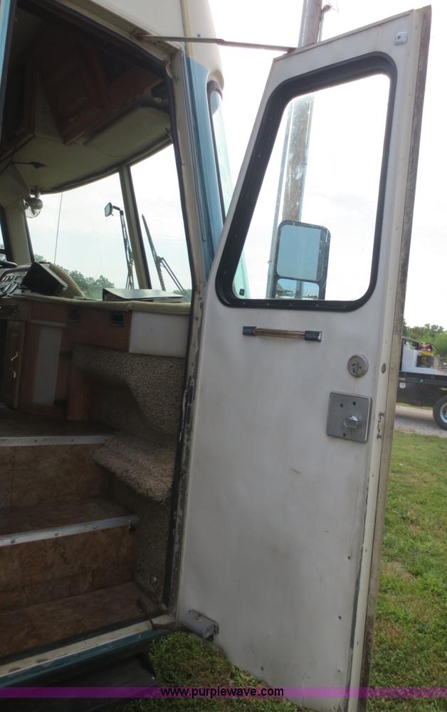 image for item D5945 1993 Rockwood Embassy Series A6322 recreational vehicle