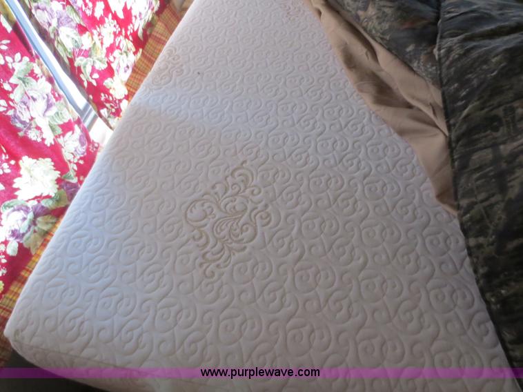 image for item D5945 1993 Rockwood Embassy Series A6322 recreational vehicle