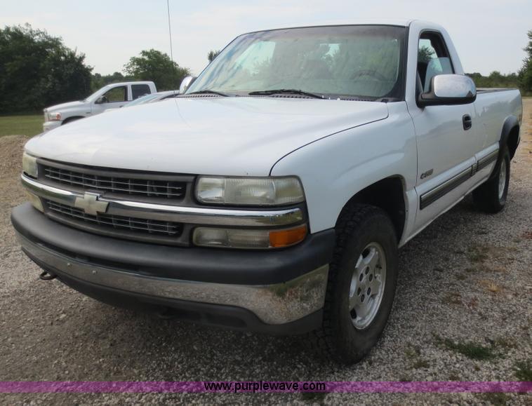 image for item D5947 1999 Chevrolet Silverado 1500 pickup truck