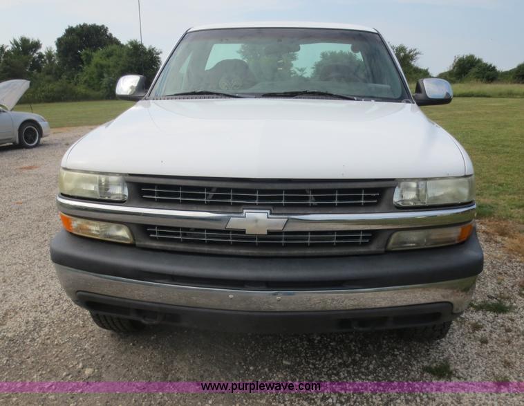 image for item D5947 1999 Chevrolet Silverado 1500 pickup truck