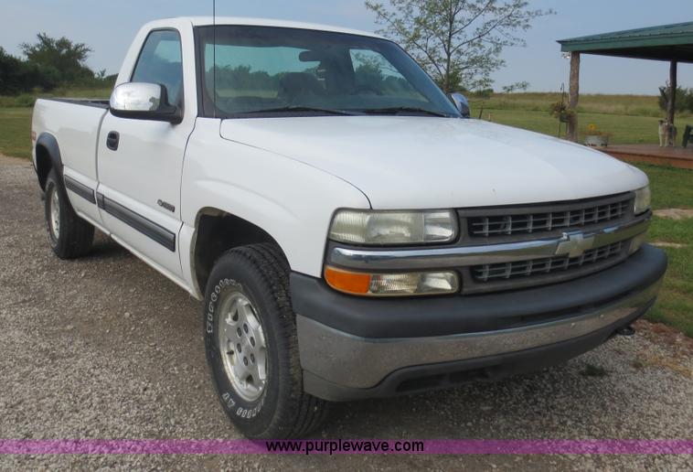 image for item D5947 1999 Chevrolet Silverado 1500 pickup truck