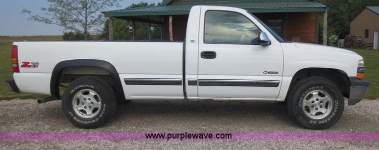 image for item D5947 1999 Chevrolet Silverado 1500 pickup truck