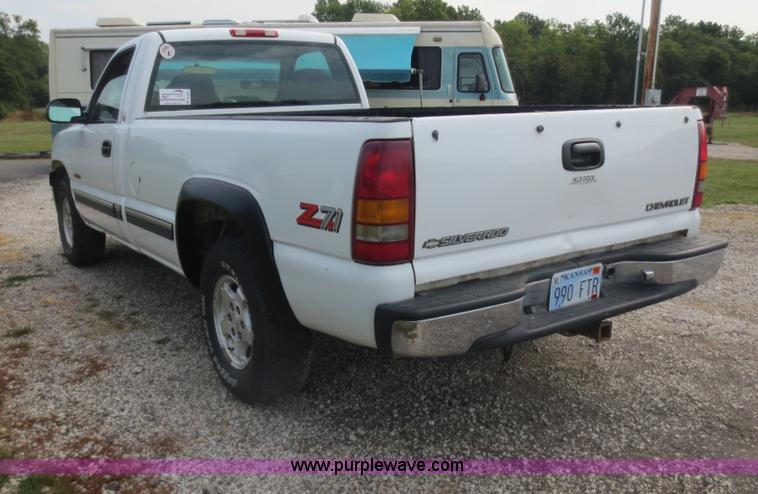 image for item D5947 1999 Chevrolet Silverado 1500 pickup truck