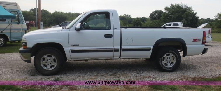 image for item D5947 1999 Chevrolet Silverado 1500 pickup truck