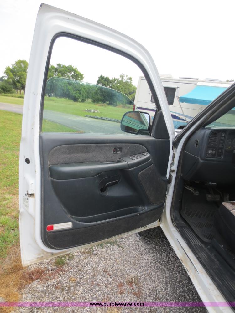 image for item D5947 1999 Chevrolet Silverado 1500 pickup truck