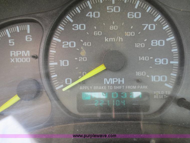 image for item D5947 1999 Chevrolet Silverado 1500 pickup truck