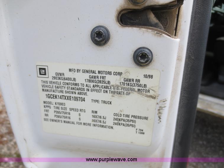 image for item D5947 1999 Chevrolet Silverado 1500 pickup truck