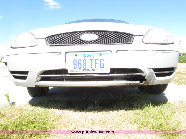 image for item E4509 2007 Ford Taurus SE