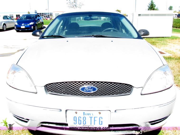 image for item E4509 2007 Ford Taurus SE