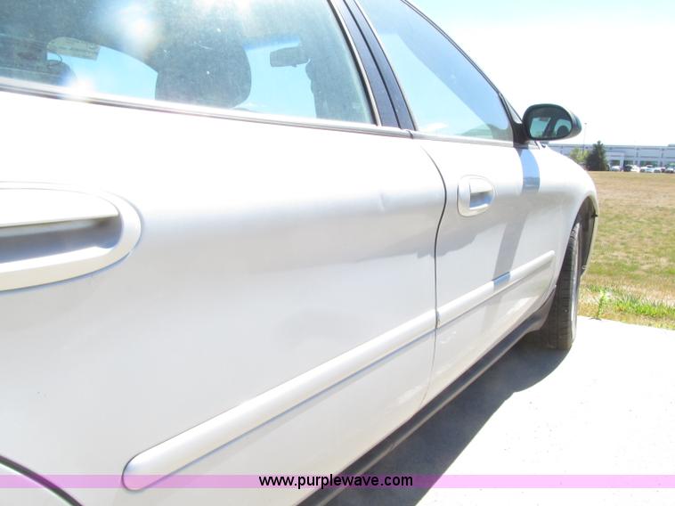 image for item E4509 2007 Ford Taurus SE