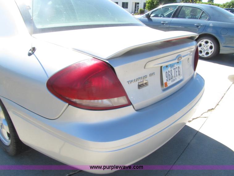 image for item E4509 2007 Ford Taurus SE