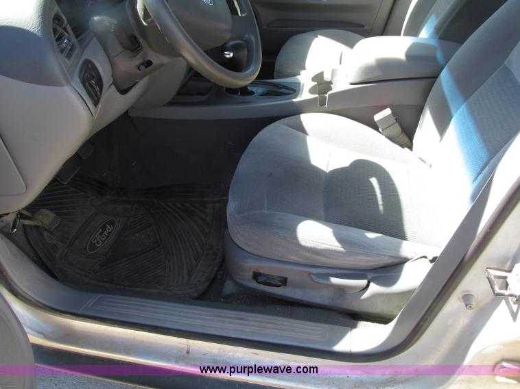 image for item E4509 2007 Ford Taurus SE