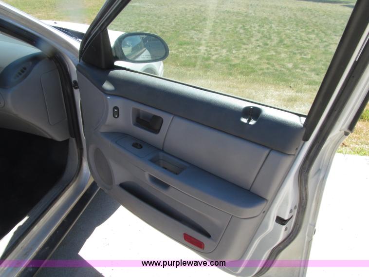 image for item E4509 2007 Ford Taurus SE