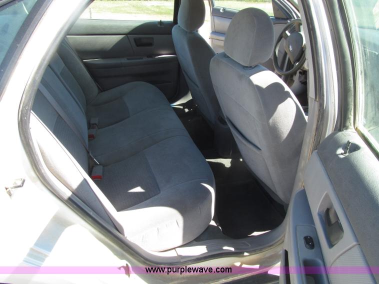 image for item E4509 2007 Ford Taurus SE