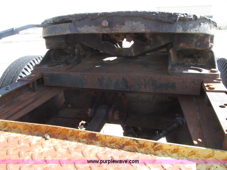 image for item E4519 1960 International R190 semi truck