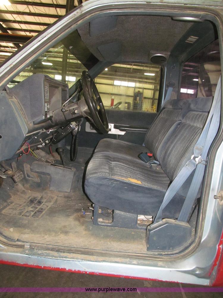 image for item F7119 1991 Chevrolet Silverado 2500 pickup truck