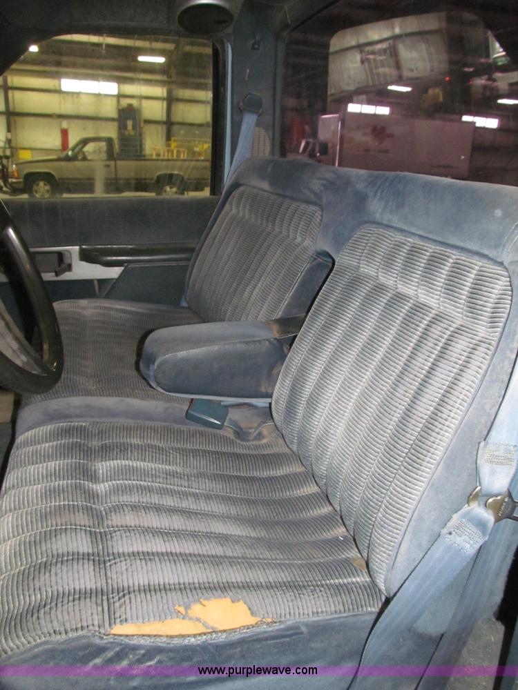 image for item F7119 1991 Chevrolet Silverado 2500 pickup truck