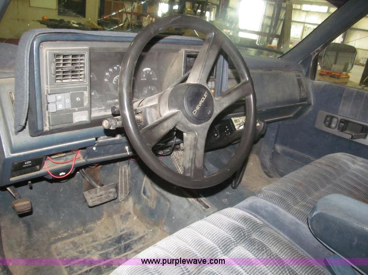 image for item F7119 1991 Chevrolet Silverado 2500 pickup truck