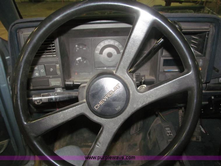 image for item F7119 1991 Chevrolet Silverado 2500 pickup truck