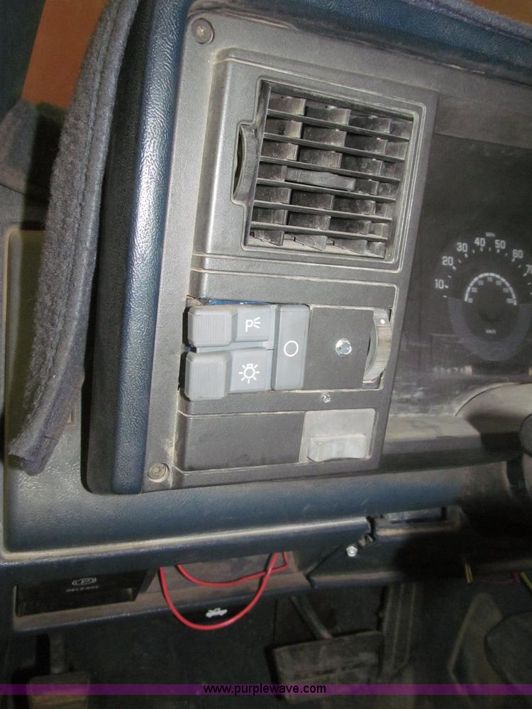 image for item F7119 1991 Chevrolet Silverado 2500 pickup truck