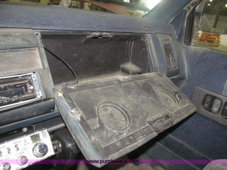 image for item F7119 1991 Chevrolet Silverado 2500 pickup truck