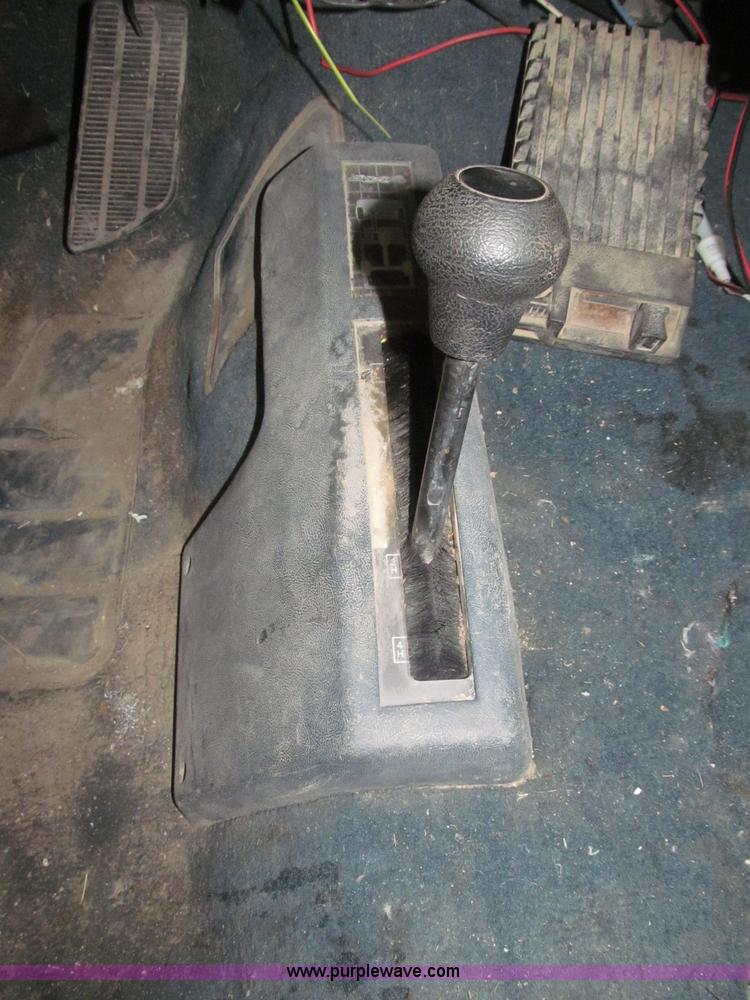 image for item F7119 1991 Chevrolet Silverado 2500 pickup truck