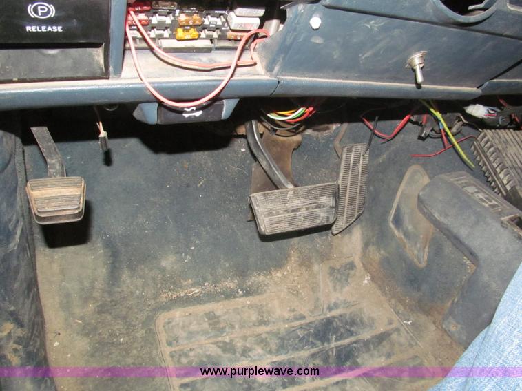 image for item F7119 1991 Chevrolet Silverado 2500 pickup truck