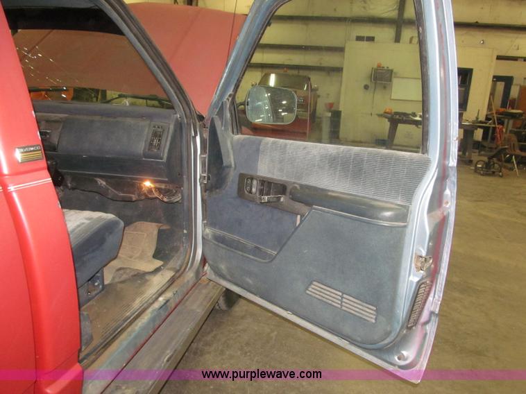 image for item F7119 1991 Chevrolet Silverado 2500 pickup truck