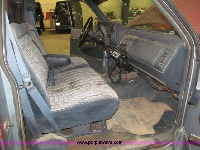 image for item F7119 1991 Chevrolet Silverado 2500 pickup truck