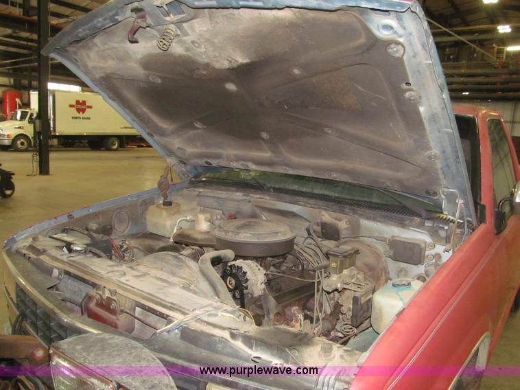 image for item F7119 1991 Chevrolet Silverado 2500 pickup truck