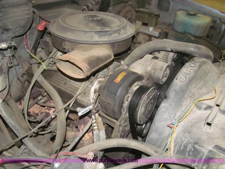 image for item F7119 1991 Chevrolet Silverado 2500 pickup truck