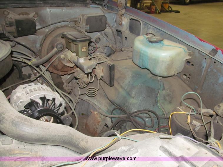 image for item F7119 1991 Chevrolet Silverado 2500 pickup truck