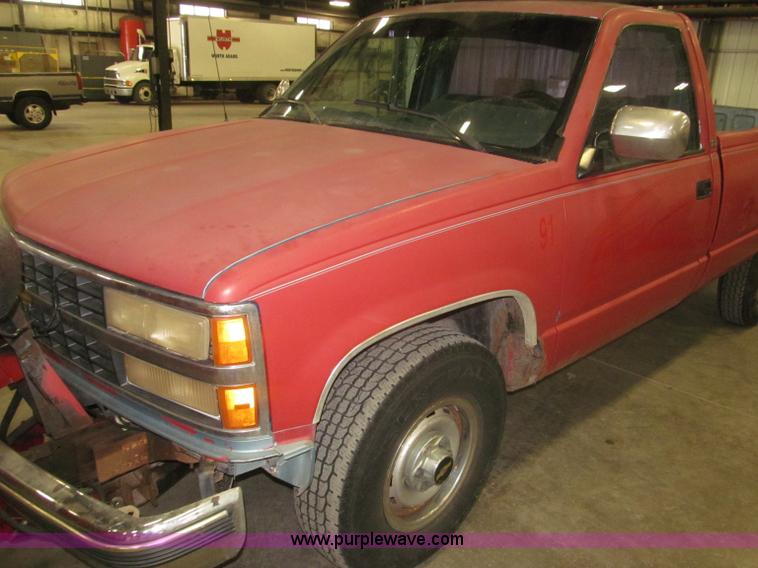 image for item F7119 1991 Chevrolet Silverado 2500 pickup truck