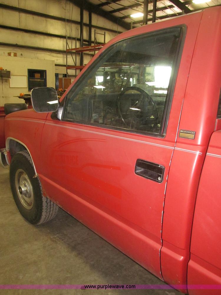 image for item F7119 1991 Chevrolet Silverado 2500 pickup truck