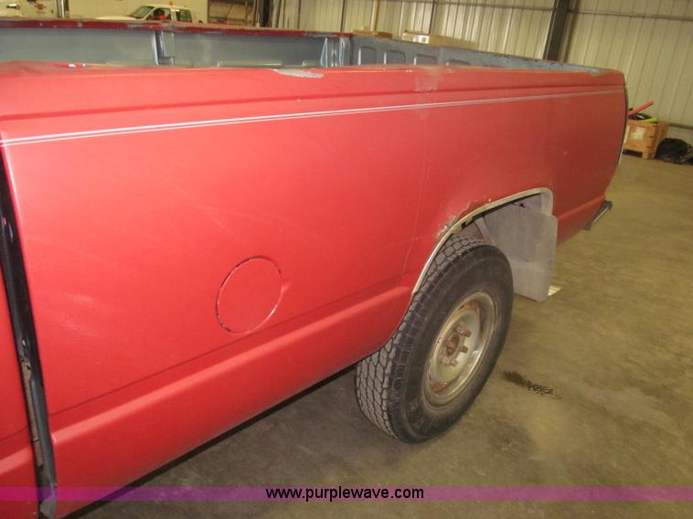 image for item F7119 1991 Chevrolet Silverado 2500 pickup truck