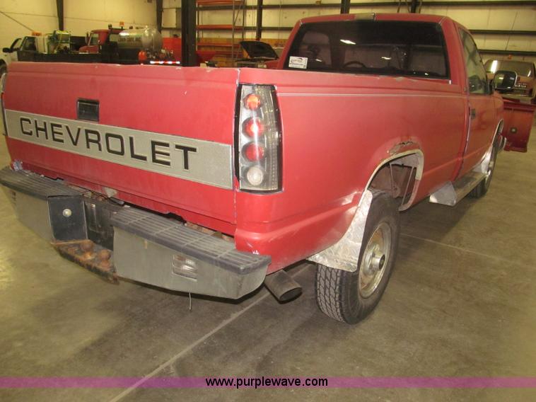 image for item F7119 1991 Chevrolet Silverado 2500 pickup truck
