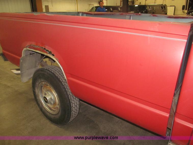 image for item F7119 1991 Chevrolet Silverado 2500 pickup truck