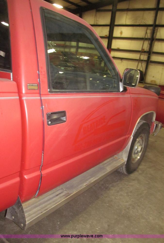 image for item F7119 1991 Chevrolet Silverado 2500 pickup truck