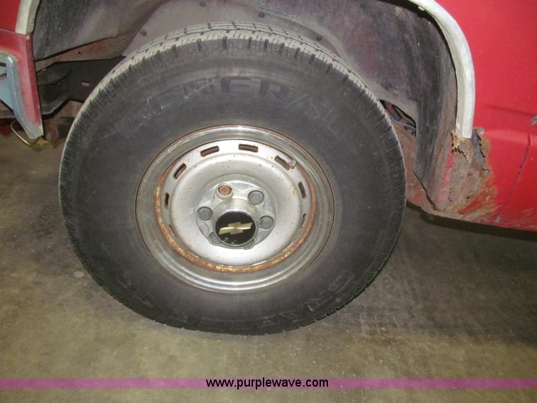 image for item F7119 1991 Chevrolet Silverado 2500 pickup truck