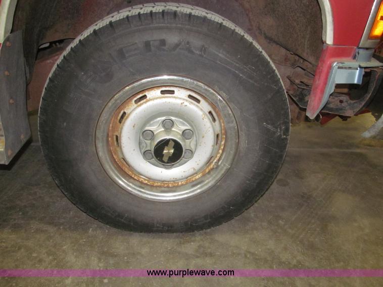 image for item F7119 1991 Chevrolet Silverado 2500 pickup truck