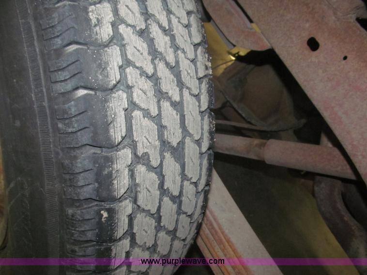 image for item F7119 1991 Chevrolet Silverado 2500 pickup truck