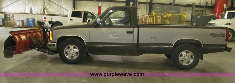 image for item F7120 1992 GMC Sierra 1500 SLE pickup truck