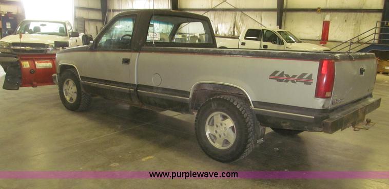 image for item F7120 1992 GMC Sierra 1500 SLE pickup truck