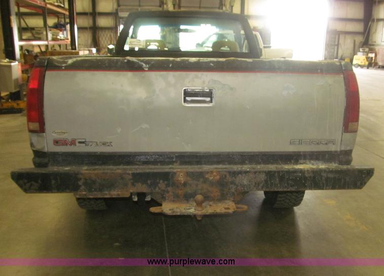 image for item F7120 1992 GMC Sierra 1500 SLE pickup truck