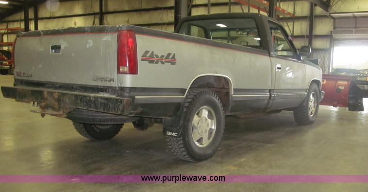 image for item F7120 1992 GMC Sierra 1500 SLE pickup truck