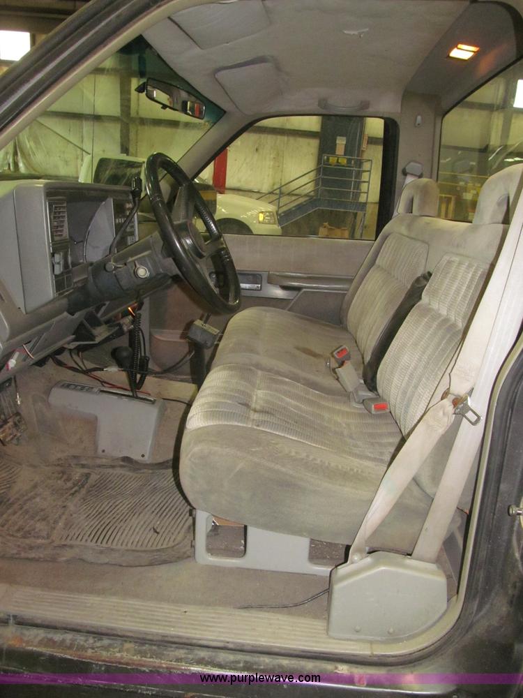 image for item F7120 1992 GMC Sierra 1500 SLE pickup truck