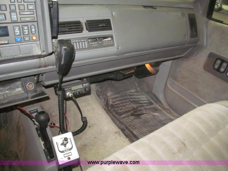 image for item F7120 1992 GMC Sierra 1500 SLE pickup truck